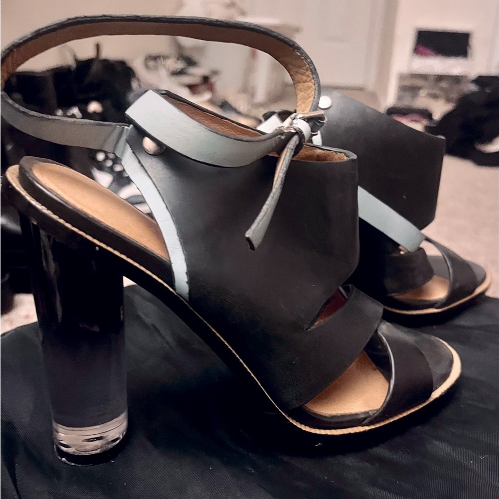 Barely worn LAMB heel sandals as 6